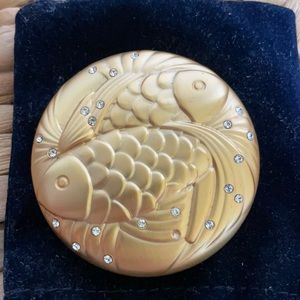 Estée Lauder Pisces gold compact